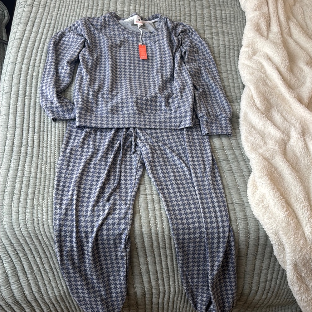 SUNDRY Pajama Jogger Set Size 2
